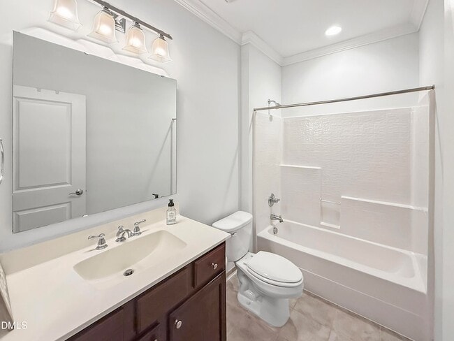 Building Photo - 184 Finsbury St