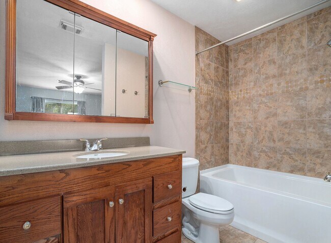 Building Photo - 226 Pecan Dr