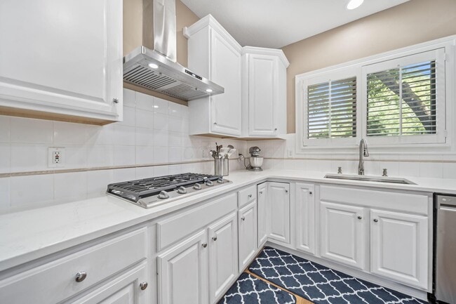 Building Photo - 4939 Stonehaven Dr