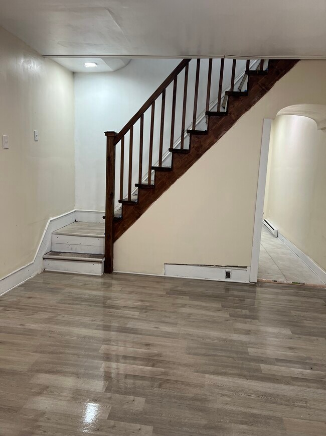 Building Photo - 309 E Mahanoy St