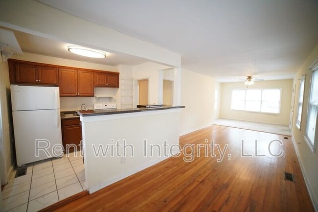 Building Photo - 1935 Temple Dr