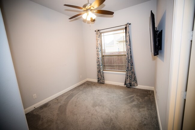 Building Photo - 13923 Hopewell Dr