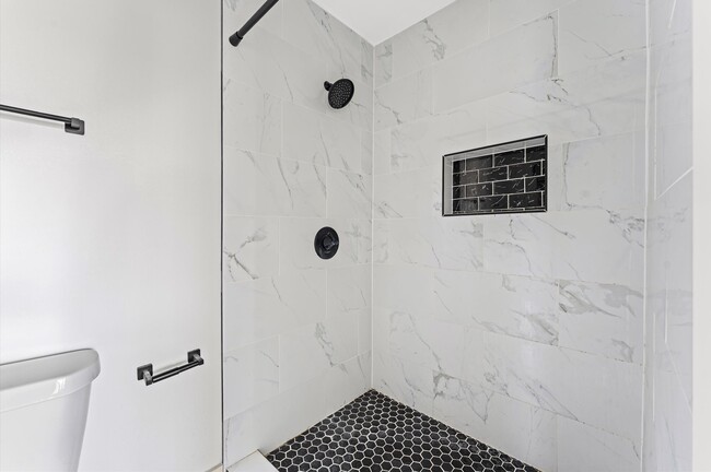 Building Photo - 2105 Sheridan St