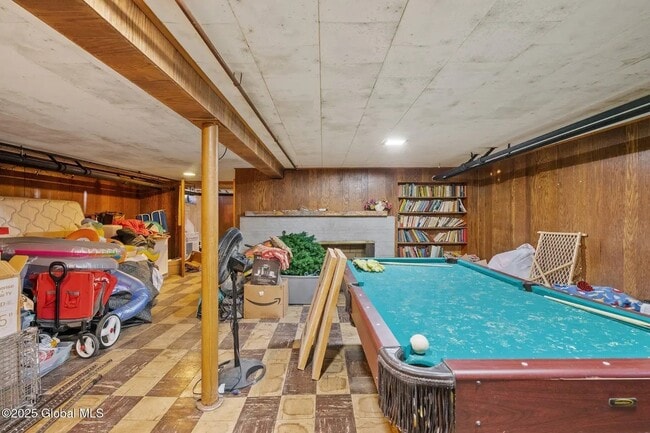 Building Photo - 301 S Main St