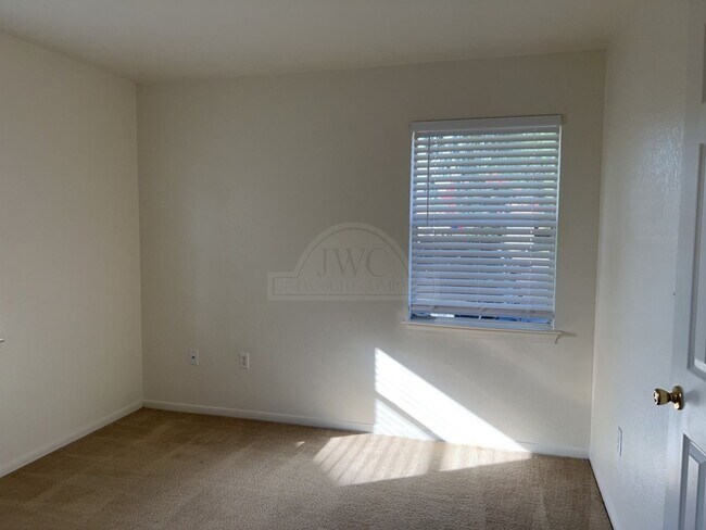 Building Photo - 204 W Avenue F