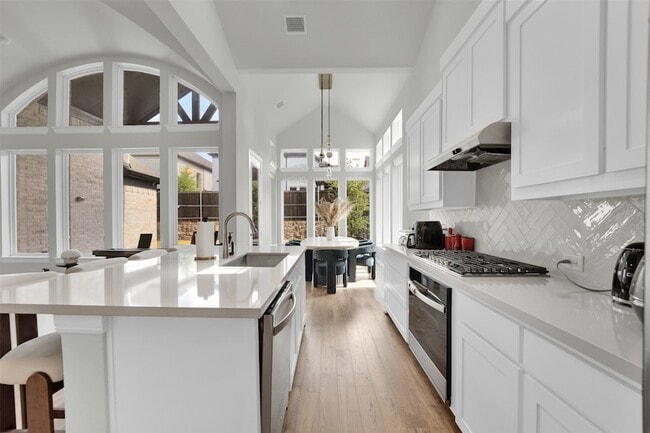Building Photo - 3520 Helios Ln