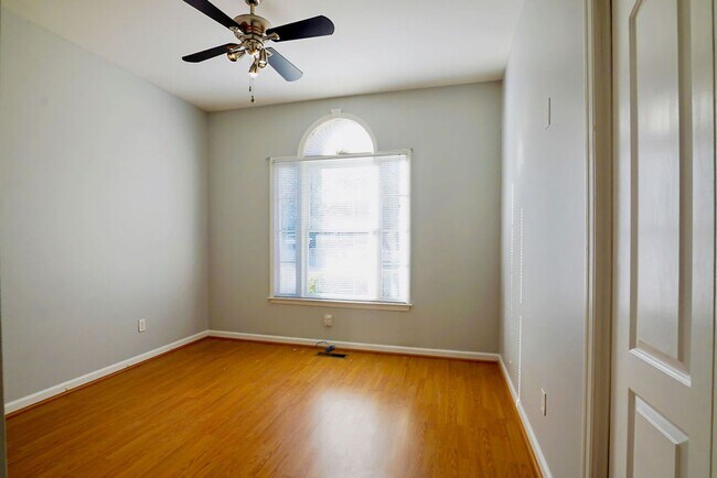 Building Photo - Convenient 3BR/2BA in Homewood