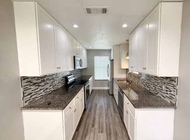 Building Photo - Comfortable 3-Bedroom Home for Lease in Ke...
