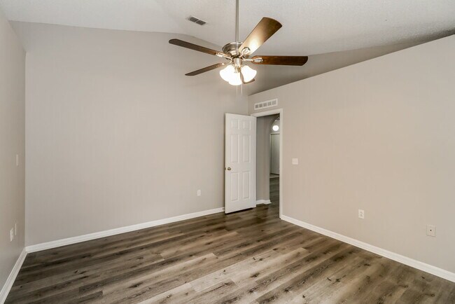 Building Photo - 30220 Birdhouse Dr