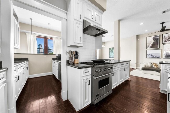 Building Photo - 1308 Dart St