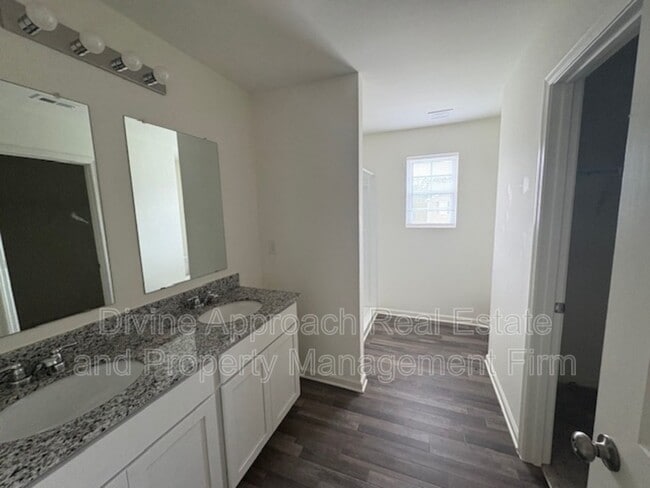 Building Photo - 1609 U W Clemon Dr