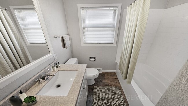 Building Photo - Newly Updated 2 Bedroom, 1.5 Bath House, Centrally Located