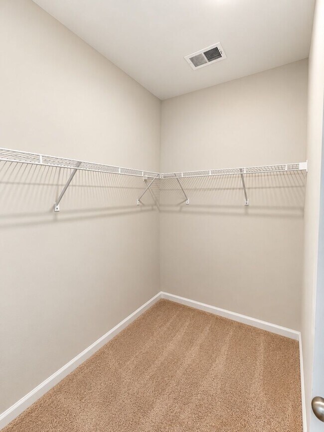Building Photo - 833 Kirby Ct
