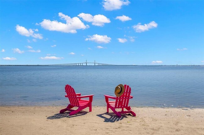 Building Photo - 4426 Helena St NE