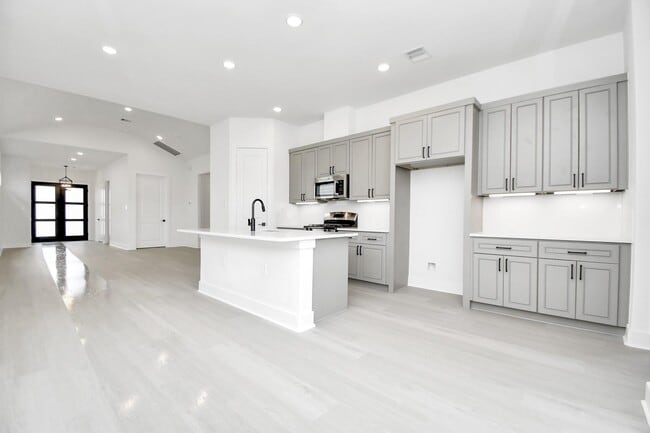 Building Photo - 4352 Avron Dr