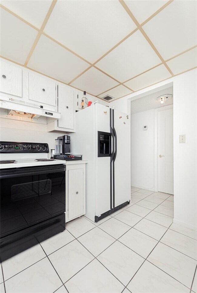 Building Photo - 3800 S Ocean Dr