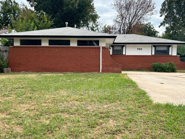 Building Photo - 700 Crosby Blvd