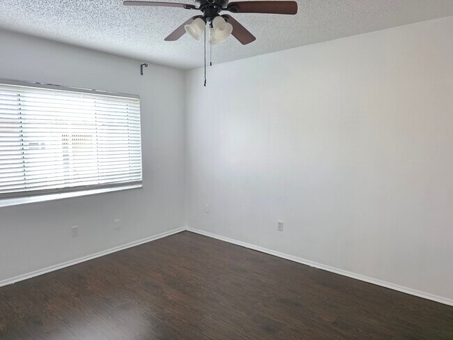 Building Photo - 605 N Keene Rd