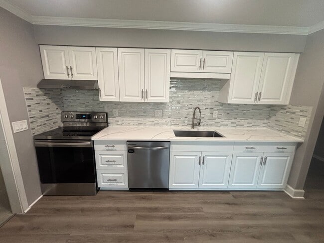 Building Photo - Beautifully Remodeled Home / Plenty of Add...