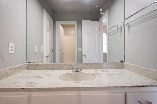 Building Photo - 2301 Tredington Way