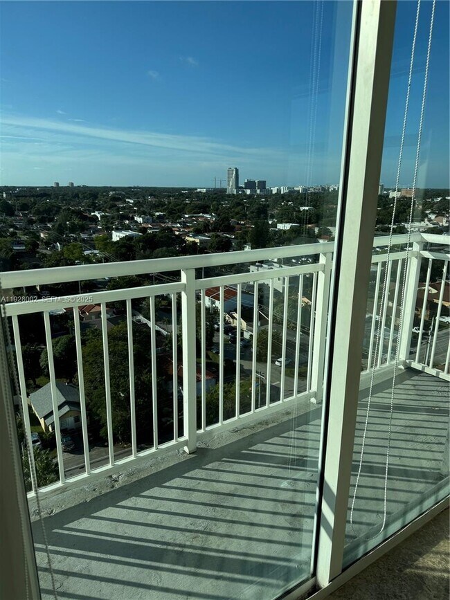 Building Photo - 3000 Coral Wy