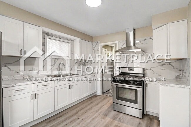 Building Photo - 26437 Lehigh St