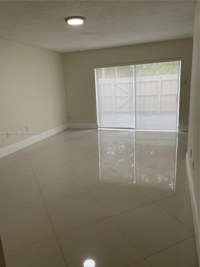 Building Photo - 9441 Palm Cir N