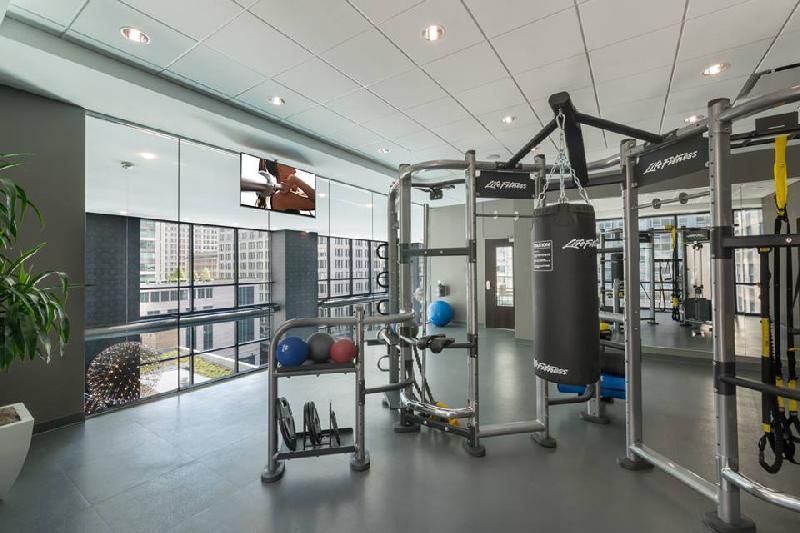 Building Photo - 76 E Lake St