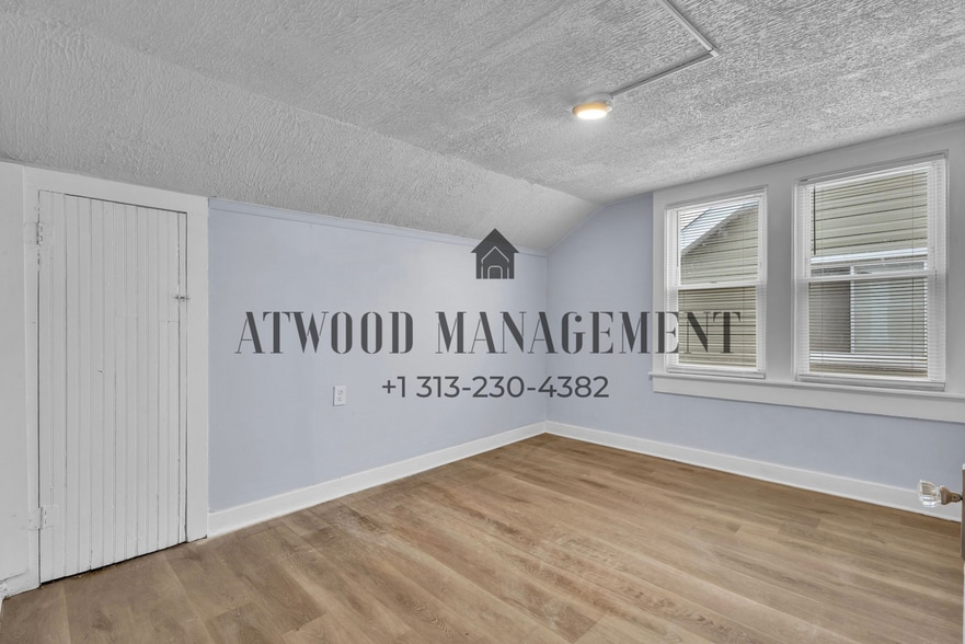 Building Photo - This beautifully updated 4-bedroom, 1-bath single-family home is ready for move-in!