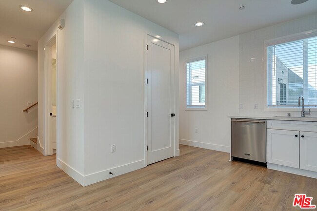 Building Photo - 4509 Saturn St