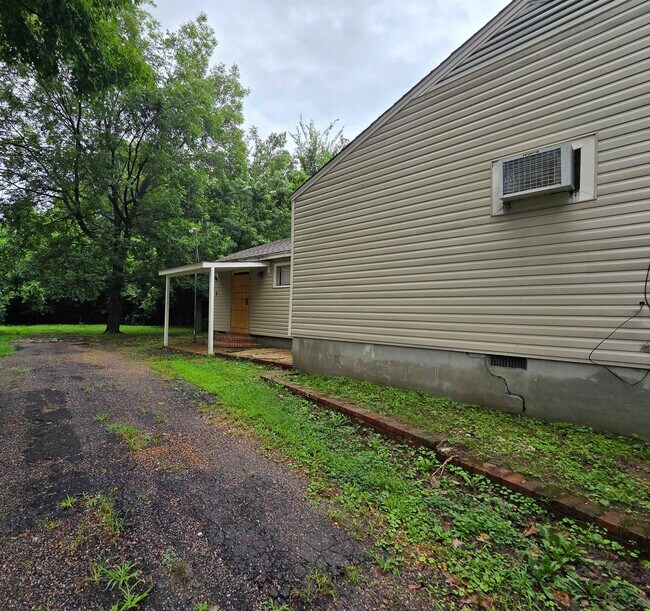 Building Photo - 1706 Echles St