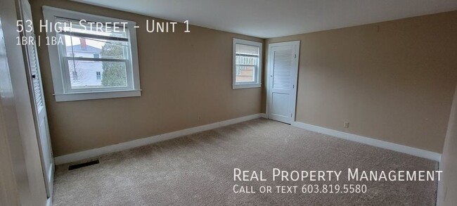 Building Photo - Spacious 1 Bedroom Apartment Near Downtown...