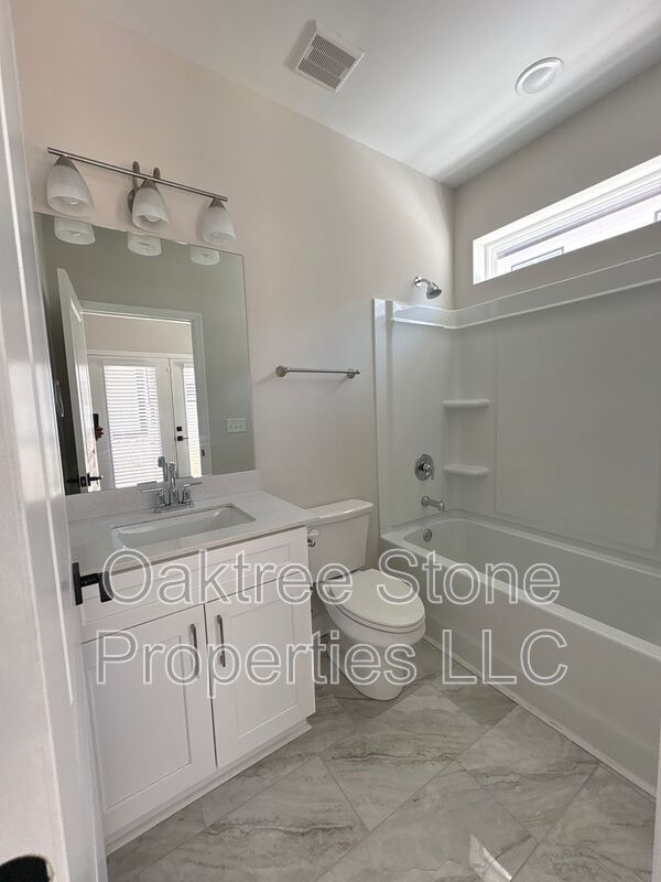 Building Photo - 2591 Ocean Dr NW