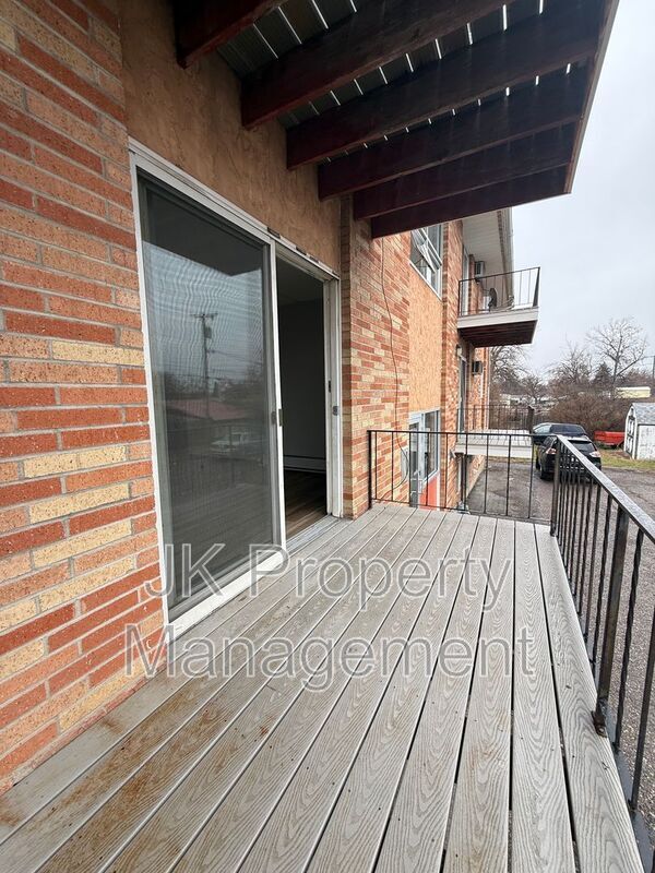 Building Photo - 1122 1st Ave SW