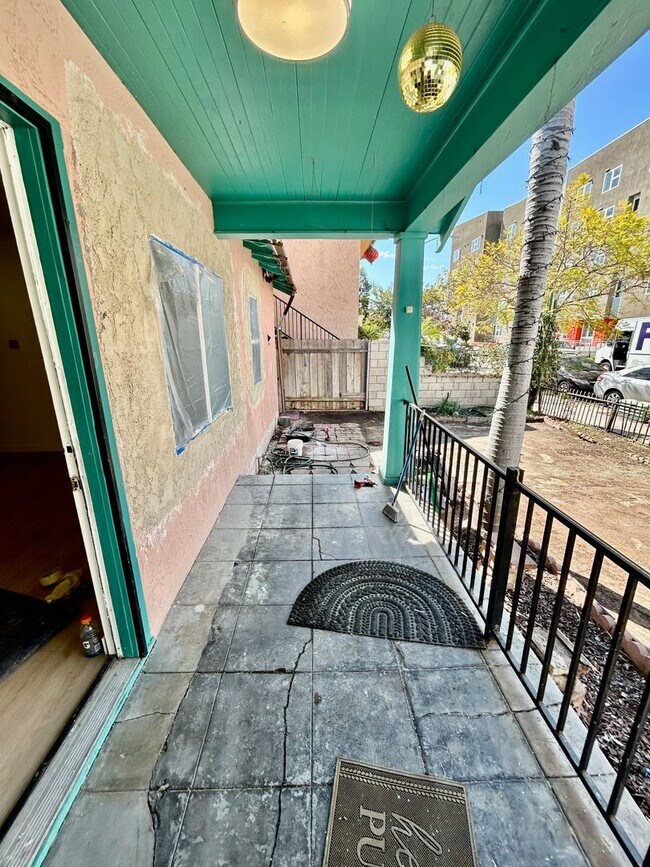 Building Photo - Remodeled 2 Bed | 1. Bath