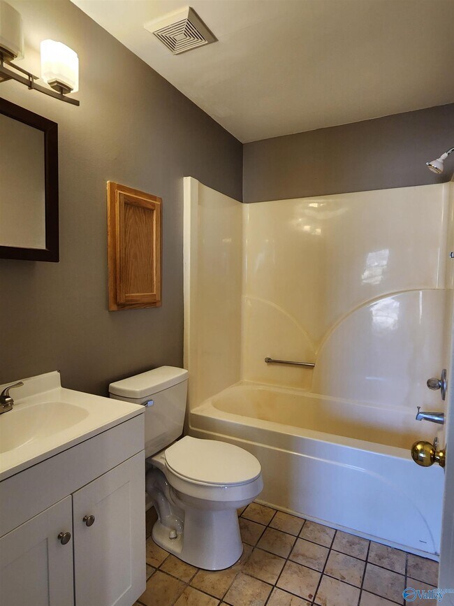 Building Photo - 212 Waters Edge Ln