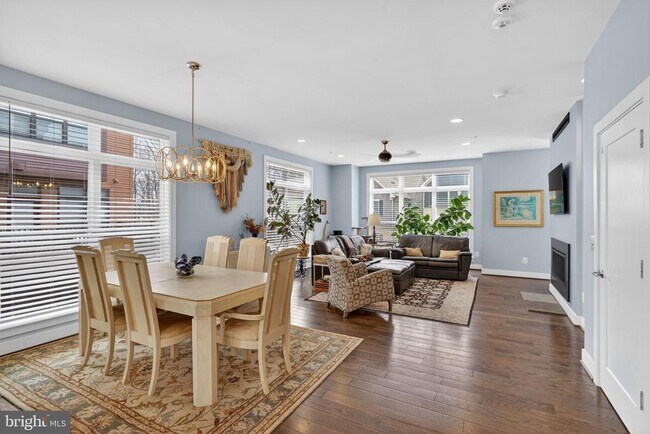 Building Photo - 3248 Royal Fern Pl