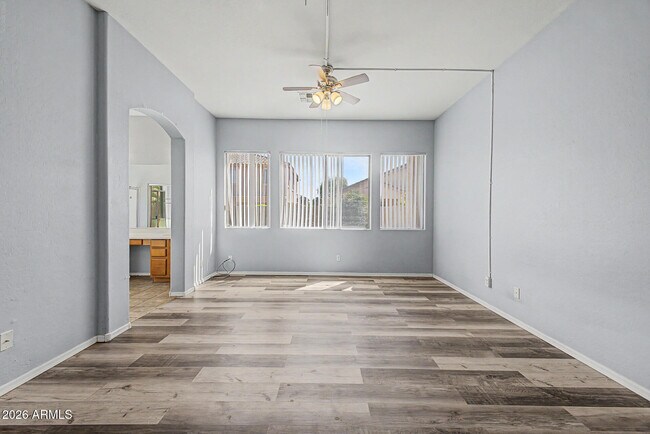 Building Photo - 7233 W Paradise Ln