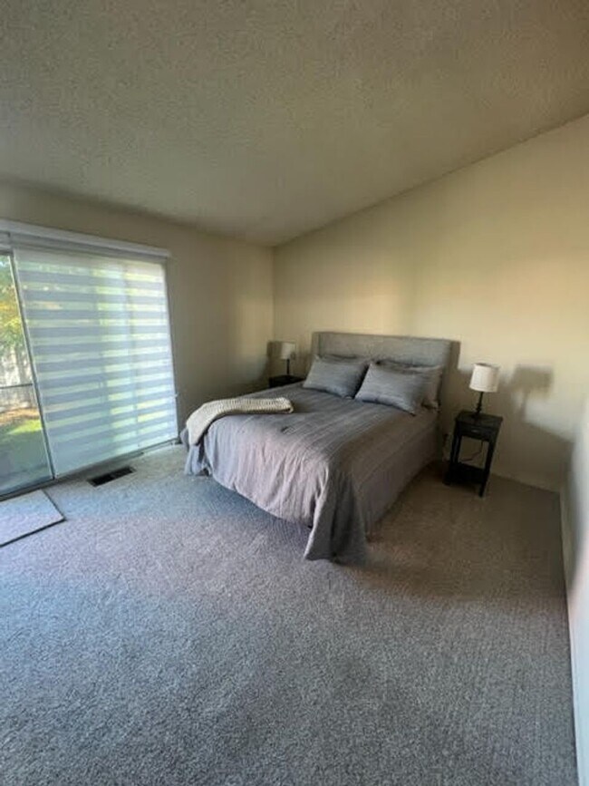 Building Photo - Clean Executive Rental Available Now