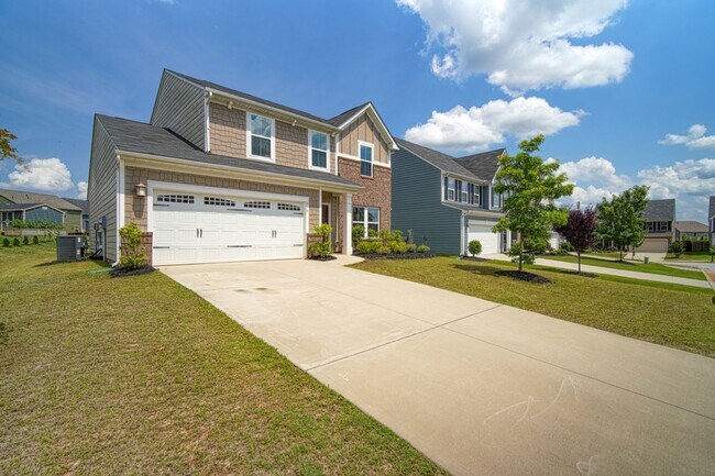 Building Photo - Beautiful 3 bedroom 2.5 bathroom ready for you to call home!
