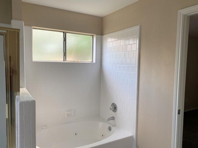 Building Photo - 5922 Cinnamon Creek Cir