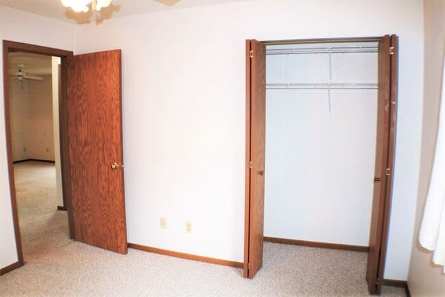 Building Photo - $1,095 | 2 Bedroom, 1 Bathroom 2nd Floor C...