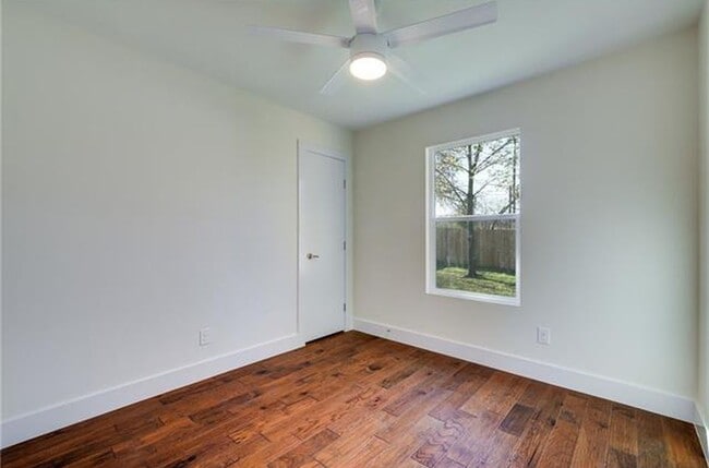 Building Photo - 5204 King Charles Dr