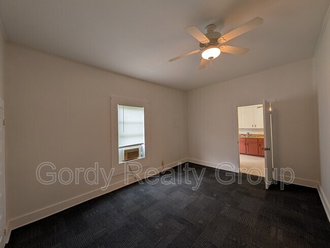 Building Photo - 2955 N Caledonia St