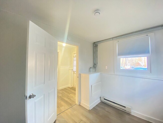 Building Photo - 30 Thorwald Ave