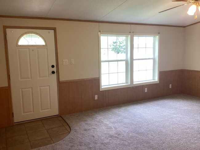 Building Photo - Three Bedroom House