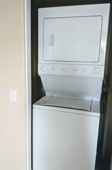 Building Photo - 2000 Silverada Blvd