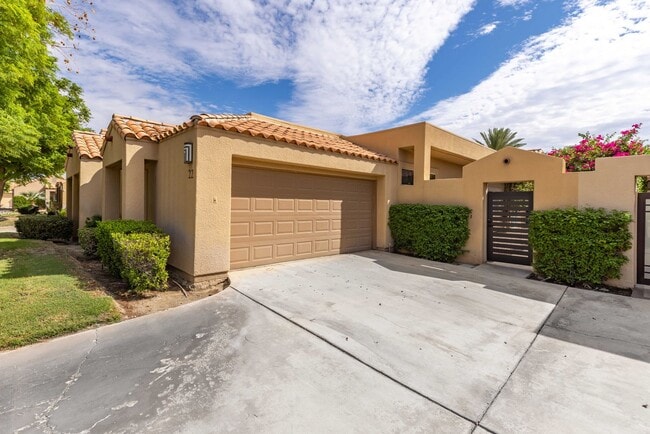 Primary Photo - Mission Hills Country Club Home