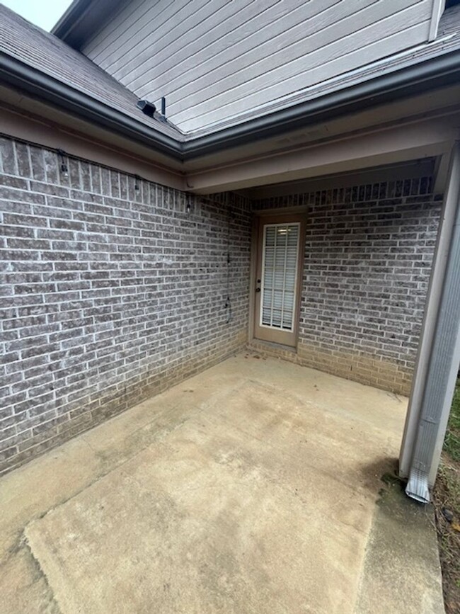 Building Photo - Renovated 4 Bedroom 2.5 Bath Home for Rent...