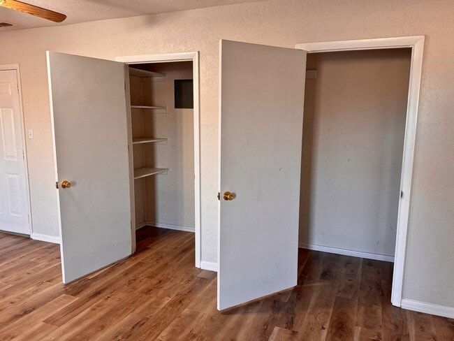 Building Photo - Adorable Mid Century Modern home on a corner lot!